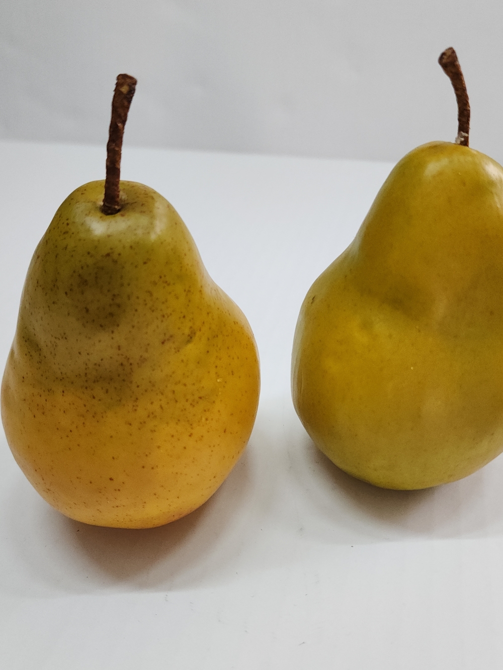 Display Pears Realistic Artificial Faux Fake Fruit Staging Decorative Lot Of 2